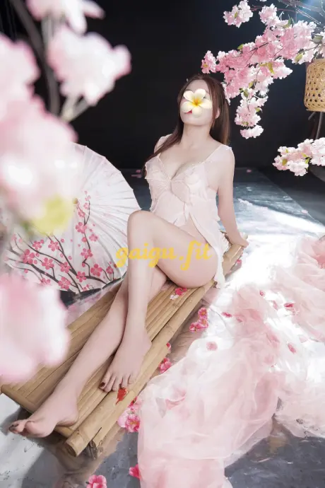 Ngọc Bích:Massage tinh dầu,trườn ngực,69,96 ,Tắm chung