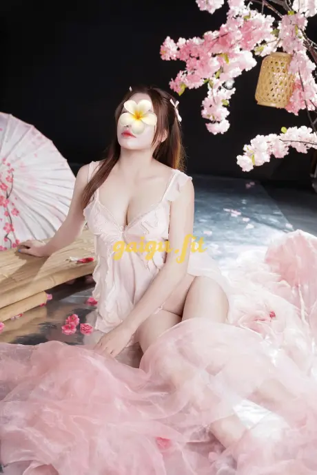 Ngọc Bích:Massage tinh dầu,trườn ngực,69,96 ,Tắm chung