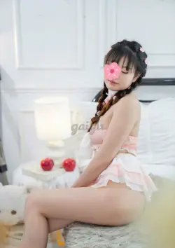 GÁI XINH ANH THƯ _ NHỎ NHẮN ĐÁNG YÊU CHIỀU KHÁCH NHIỆT