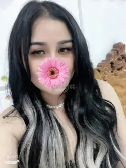 Gái Non Phương Nhi_ Mặt xinh, dáng sexy