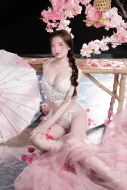 *BÉ TUỆ NHI 2k7 NHỎ NHẮN-XINH XẮN-DỄ THƯƠNG*
