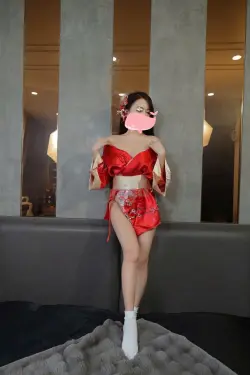 THU ANH --- XINH, DÂM, CHIỀU KHÁCH