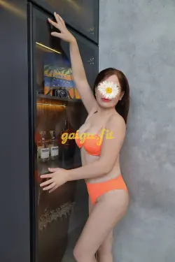 Hồng Phương - Sập Sàn Phân Khúc Tình Cảm, Lần Đầu Gia Nhập Sân Chơi