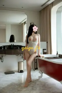 NGỌC HIỀN CÔ EM DỄ THƯƠNG VUI VẺ NHƯ NGƯỜI YÊU