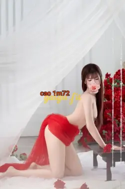 TUYẾT LÊ- EM GÁI SEXY, DÂM, YÊU CHIỀU KHÁCH