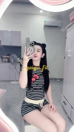 Bé Kẹo 2k1 mặt xinh dáng chuẫn vào đời.